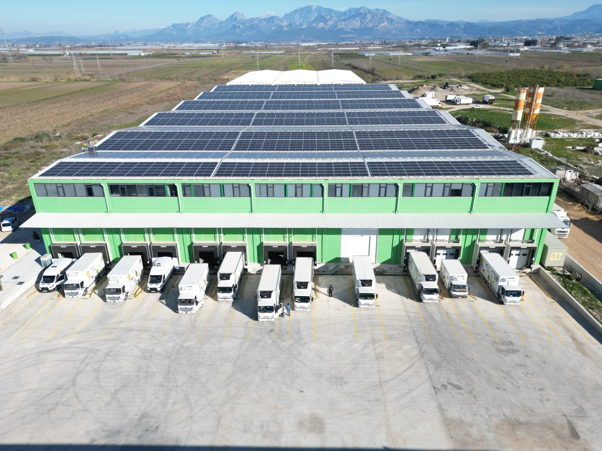 Bidfood Antalya depot with solar panels